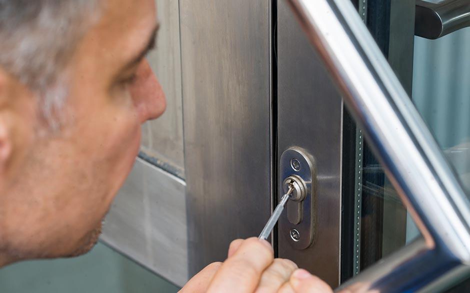service serrurier prix changement serrure Versailles